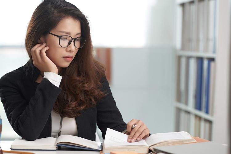 law student stuyding